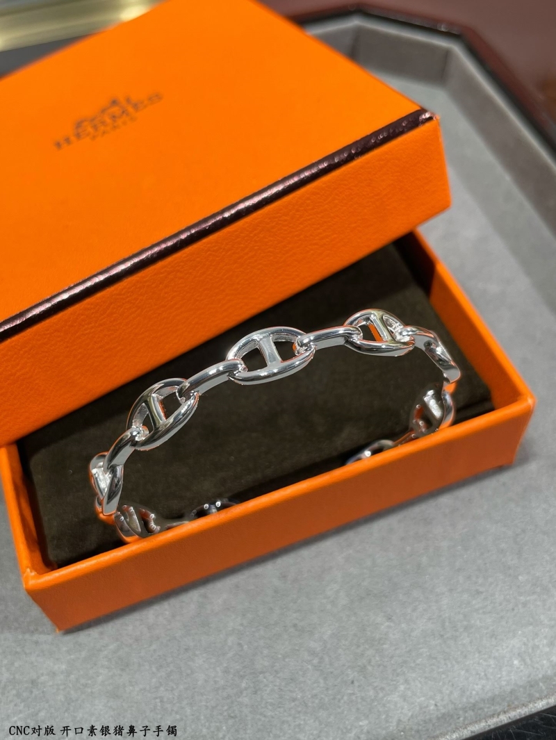 H**me5 bracelets